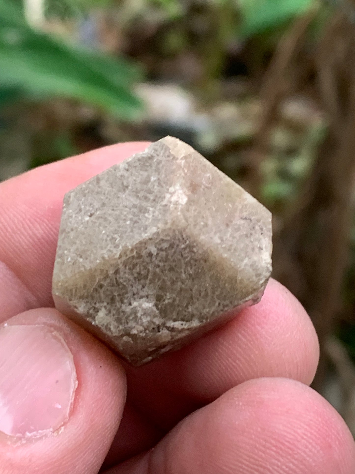 Grenat grossulaire vert – Cristal naturel d’environ ± 26 mm × 21 × 20 mm - 21,2 gr.