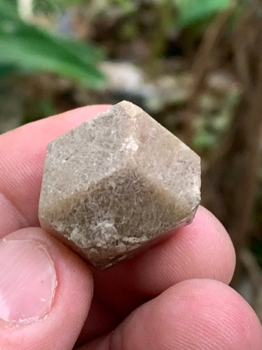 Grenat grossulaire vert – Cristal naturel d’environ ± 26 mm × 21 × 20 mm - 21,2 gr.