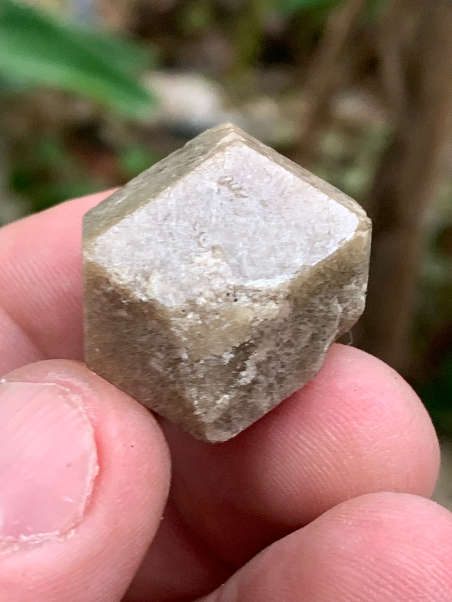 Grenat grossulaire vert – Cristal naturel d’environ ± 26 mm × 21 × 20 mm - 21,2 gr.