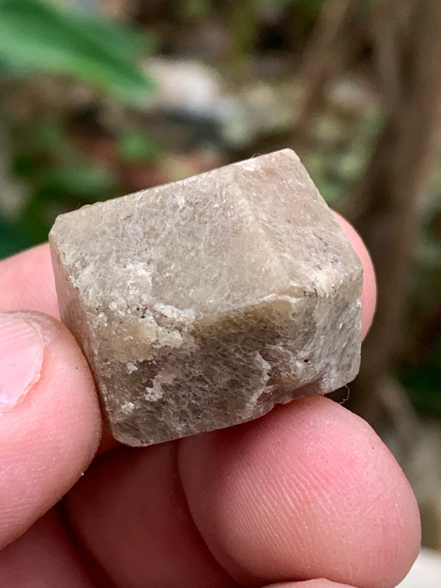 Grenat grossulaire vert – Cristal naturel d’environ ± 26 mm × 21 × 20 mm - 21,2 gr.