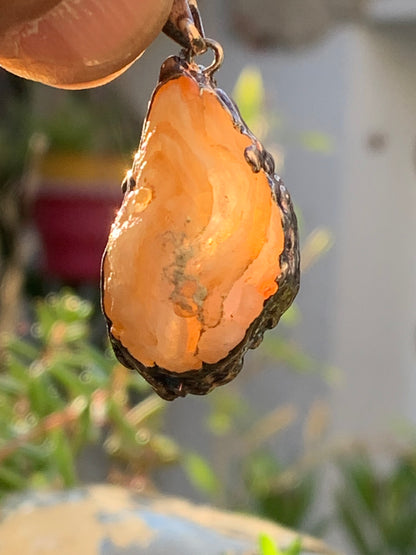 Améthyste et Agate, pendentif 'mini-géode' dit 'geodinhos', de 42mm de hauteur x 18 x 14. Vendu avec cordon noir réglable offert !