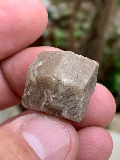 Grenat grossulaire vert – Cristal naturel d’environ ± 26 mm × 21 × 20 mm - 21,2 gr.