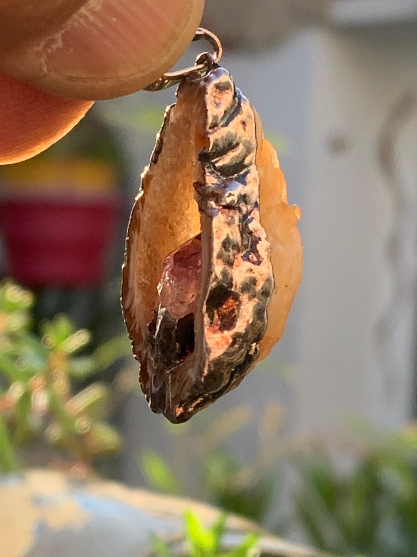 Améthyste et Agate, pendentif 'mini-géode' dit 'geodinhos', de 42mm de hauteur x 18 x 14. Vendu avec cordon noir réglable offert !