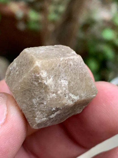 Grenat grossulaire vert – Cristal naturel d’environ ± 26 mm × 21 × 20 mm - 21,2 gr.