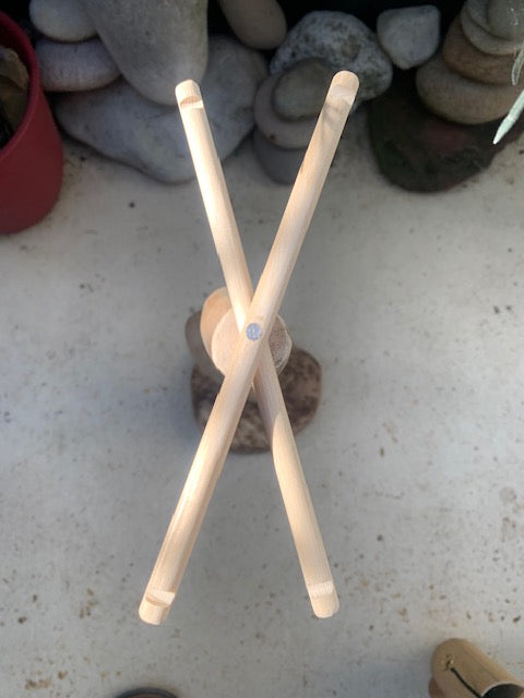 Support en bois recyclé, branches pliables, pour carillons Koshi/Zaphir – 54 x 20 x 17 cm - Création Zen Curiosity