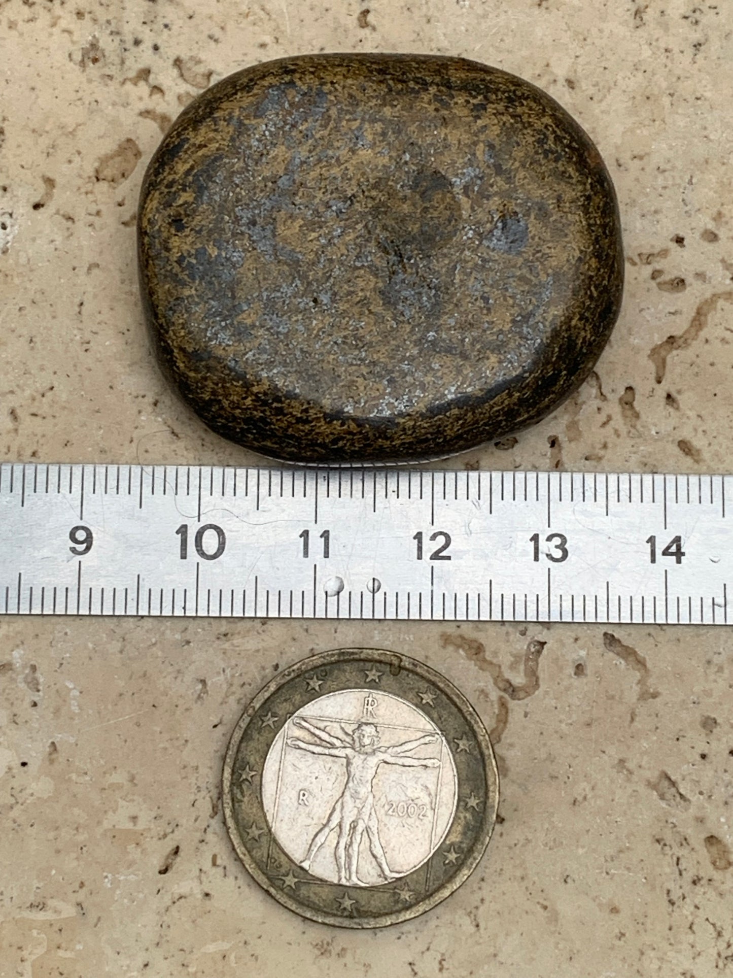 Bronzite, galet/ pierre plate de 40 x 30 x 10mm - 20 gr. Superbe petit galet !