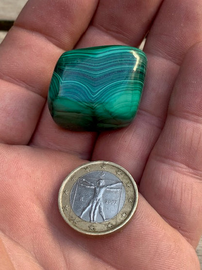 Malachite, tumbled stone of 30 mm x 22 x 21 - 38 gr.