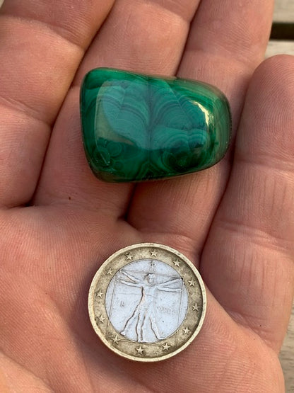Malachite, tumbled stone of 30 mm x 22 x 21 - 38 gr.