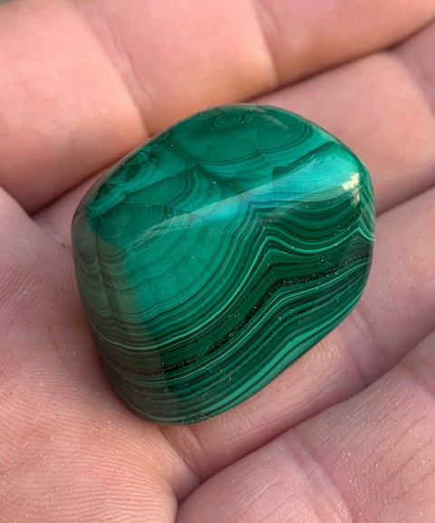 Malachite, pierre roulée de 30 mm x 22 x 21 - 38 gr.