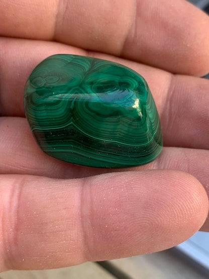 Malachite, tumbled stone of 30 mm x 22 x 21 - 38 gr.