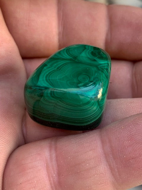 Malachite, tumbled stone of 30 mm x 22 x 21 - 38 gr.
