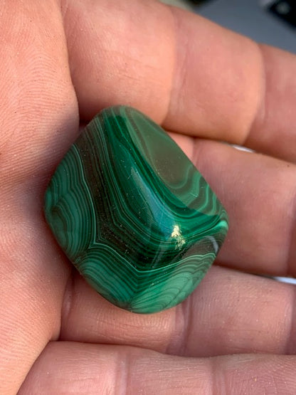 Malachite, tumbled stone of 30 mm x 22 x 21 - 38 gr.