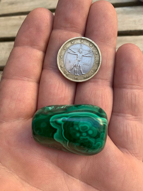 Malachite, tumbled stone of 34 mm x 24 x 21 - 36.3 gr.