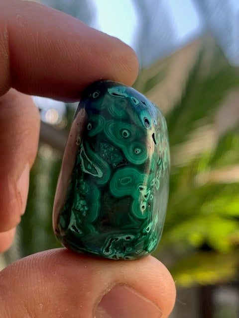 Malachite, tumbled stone of 34 mm x 24 x 21 - 36.3 gr.