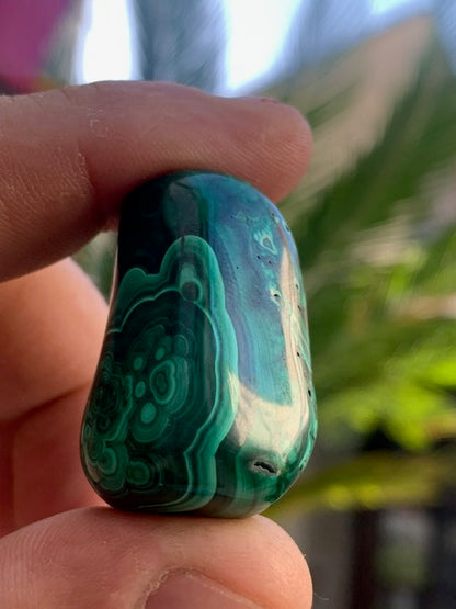 Malachite, tumbled stone of 34 mm x 24 x 21 - 36.3 gr.