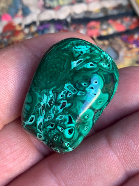 Malachite, tumbled stone of 34 mm x 24 x 21 - 36.3 gr.