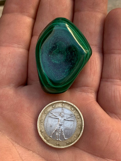 Malachite, tumbled stone of 40 mm x 30 x 15 - 33.3 gr.