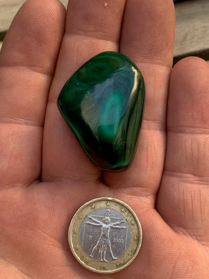 Malachite, tumbled stone of 40 mm x 30 x 15 - 33.3 gr.
