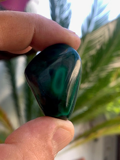 Malachite, tumbled stone of 40 mm x 30 x 15 - 33.3 gr.