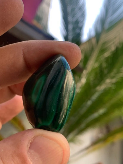 Malachite, tumbled stone of 40 mm x 30 x 15 - 33.3 gr.