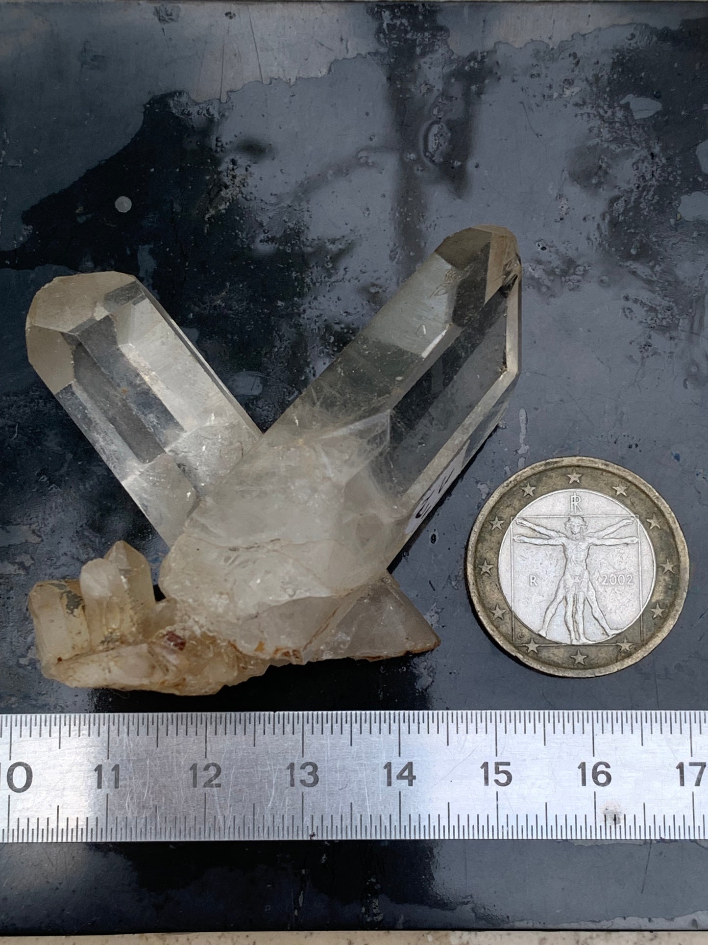 Cristal de Roche - Double pointe laser naturelle - ± 48 de haut x 50 de large x 32 mm d'épaisseur - 43,4 gr. !