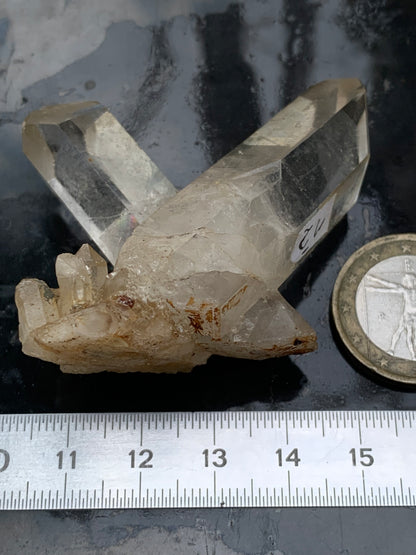 Cristal de Roche - Double pointe laser naturelle - ± 48 de haut x 50 de large x 32 mm d'épaisseur - 43,4 gr. !