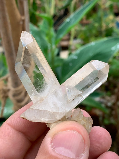 Cristal de Roche - Double pointe laser naturelle - ± 48 de haut x 50 de large x 32 mm d'épaisseur - 43,4 gr. !