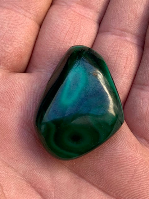 Malachite, tumbled stone of 40 mm x 30 x 15 - 33.3 gr.