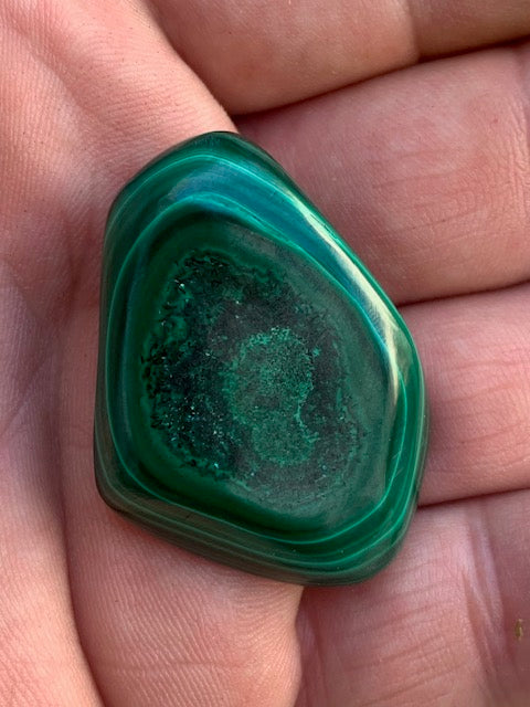 Malachite, tumbled stone of 40 mm x 30 x 15 - 33.3 gr.