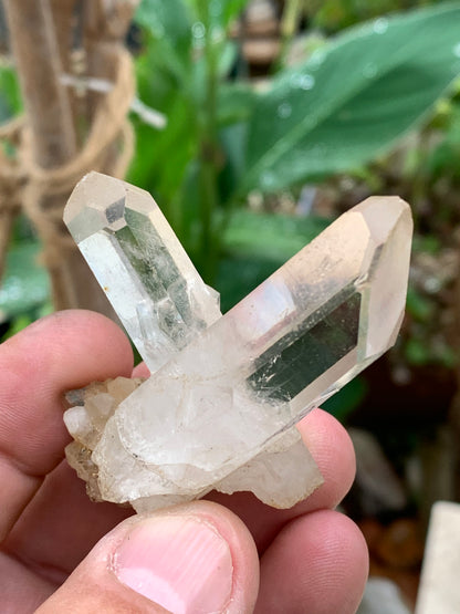 Cristal de Roche - Double pointe laser naturelle - ± 48 de haut x 50 de large x 32 mm d'épaisseur - 43,4 gr. !