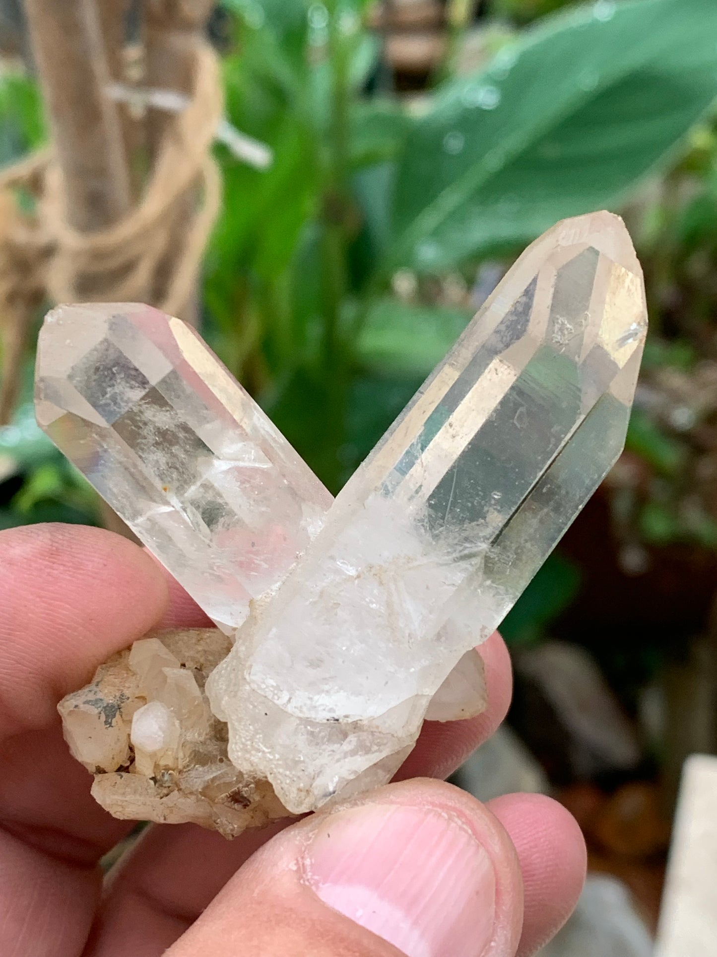 Cristal de Roche - Double pointe laser naturelle - ± 48 de haut x 50 de large x 32 mm d'épaisseur - 43,4 gr. !