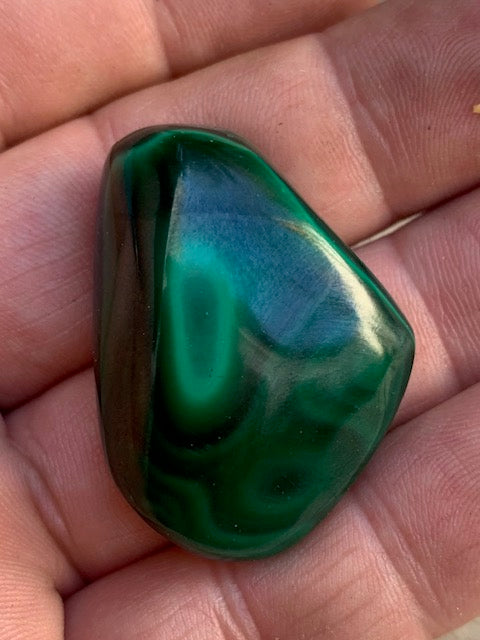 Malachite, tumbled stone of 40 mm x 30 x 15 - 33.3 gr.