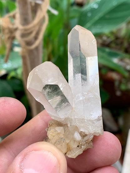 Cristal de Roche - Double pointe laser naturelle - ± 48 de haut x 50 de large x 32 mm d'épaisseur - 43,4 gr. !