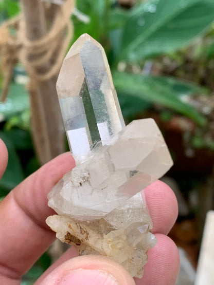 Cristal de Roche - Double pointe laser naturelle - ± 48 de haut x 50 de large x 32 mm d'épaisseur - 43,4 gr. !