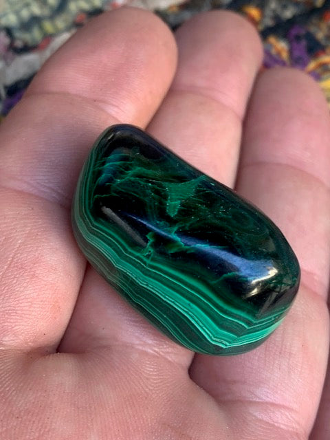 Malachite, pierre roulée de 36 mm x 25 x 17 - 34,8 gr.