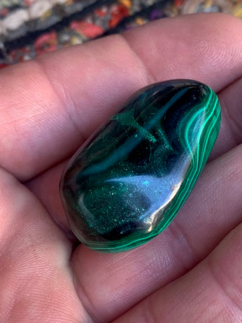Malachite, tumbled stone of 36 mm x 25 x 17 - 34.8 gr.