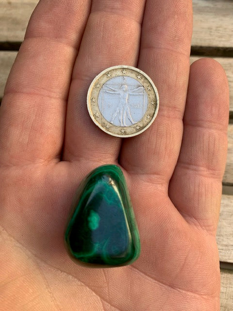 Malachite, tumbled stone of 34 mm x 24 x 18 - 26.3 gr.