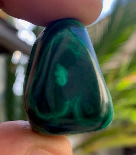 Malachite, tumbled stone of 34 mm x 24 x 18 - 26.3 gr.