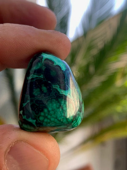 Malachite, tumbled stone of 34 mm x 24 x 18 - 26.3 gr.