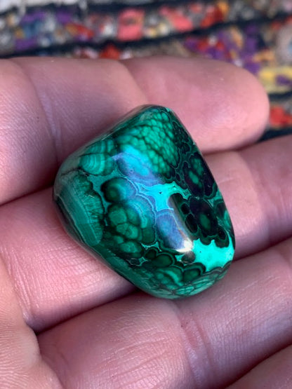 Malachite, tumbled stone of 34 mm x 24 x 18 - 26.3 gr.