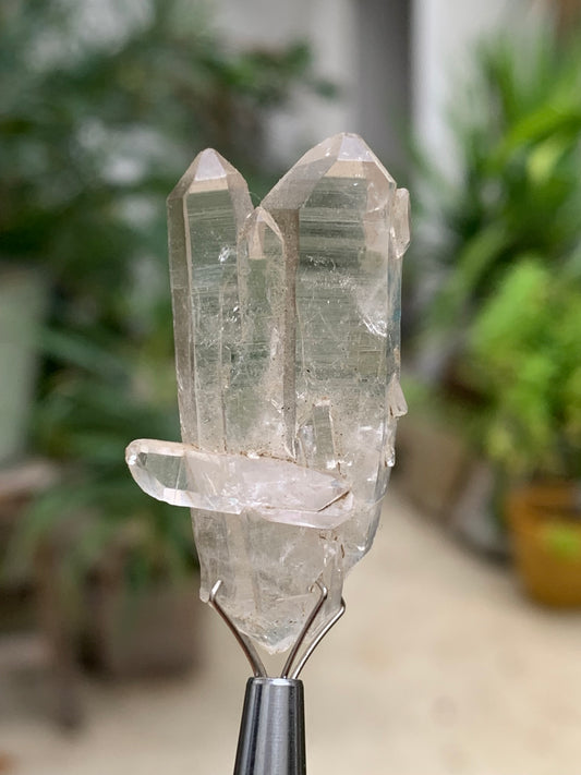 Cristal de Roche – Cristaux naturels jumelés – ± 41 mm de haut × 22 × 10 – 9 gr. !