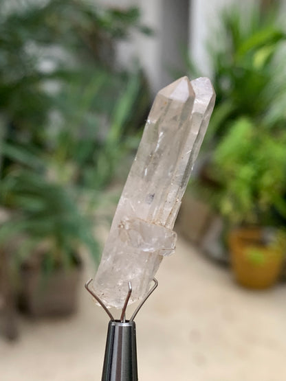 Cristal de Roche – Cristaux naturels jumelés – ± 41 mm de haut × 22 × 10 – 9 gr. !