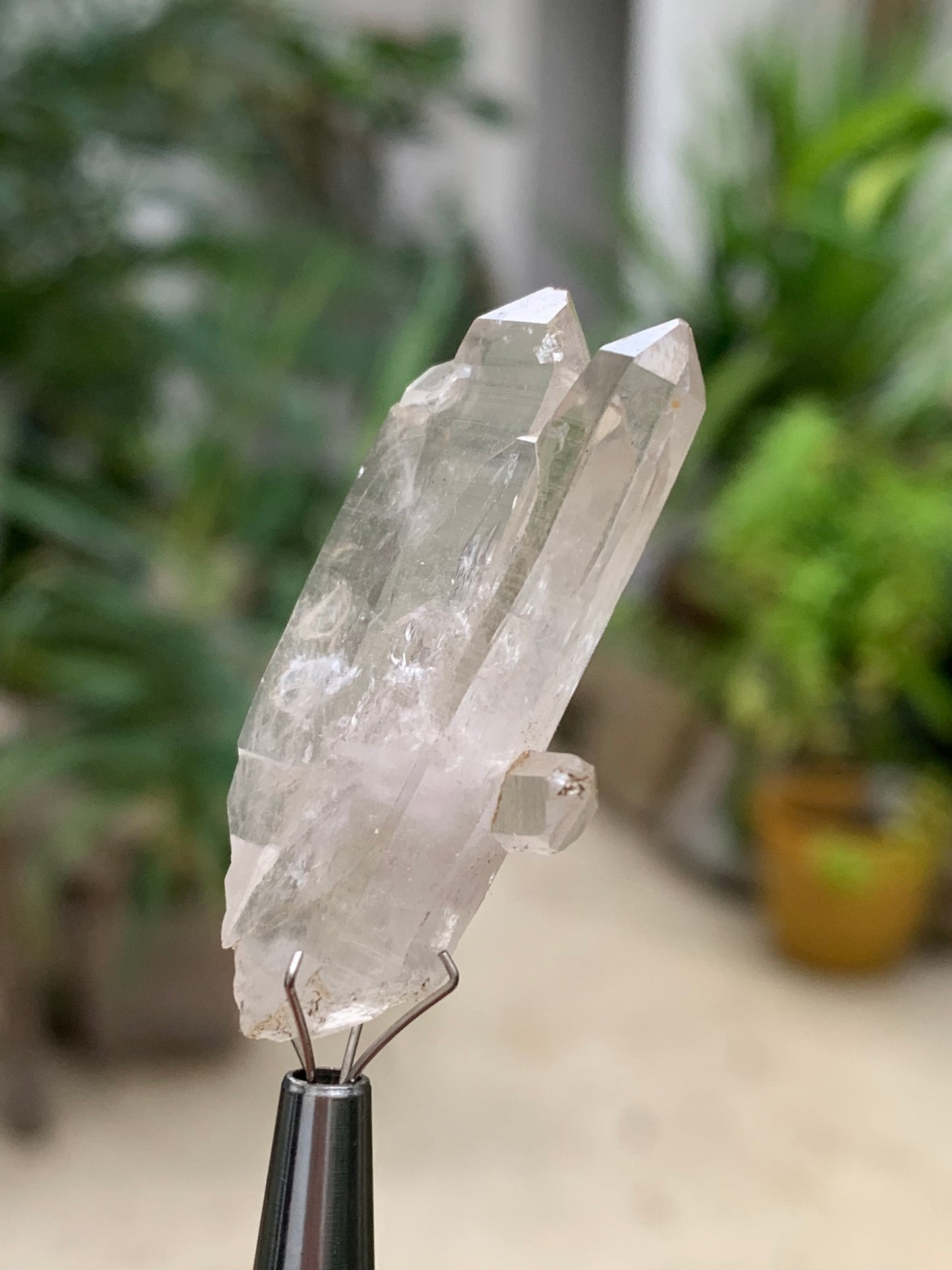 Cristal de Roche – Cristaux naturels jumelés – ± 41 mm de haut × 22 × 10 – 9 gr. !