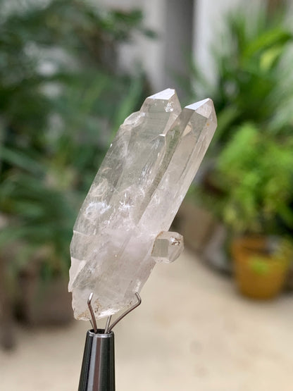 Cristal de Roche – Cristaux naturels jumelés – ± 41 mm de haut × 22 × 10 – 9 gr. !