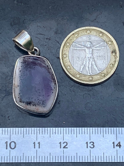 Améthyste 'super 7/ super seven', pendentif en Argent de 38mm de hauteur x 18 de largeur x 6 d'épaisseur. Vendu avec cordon réglable de couleur noire offert !