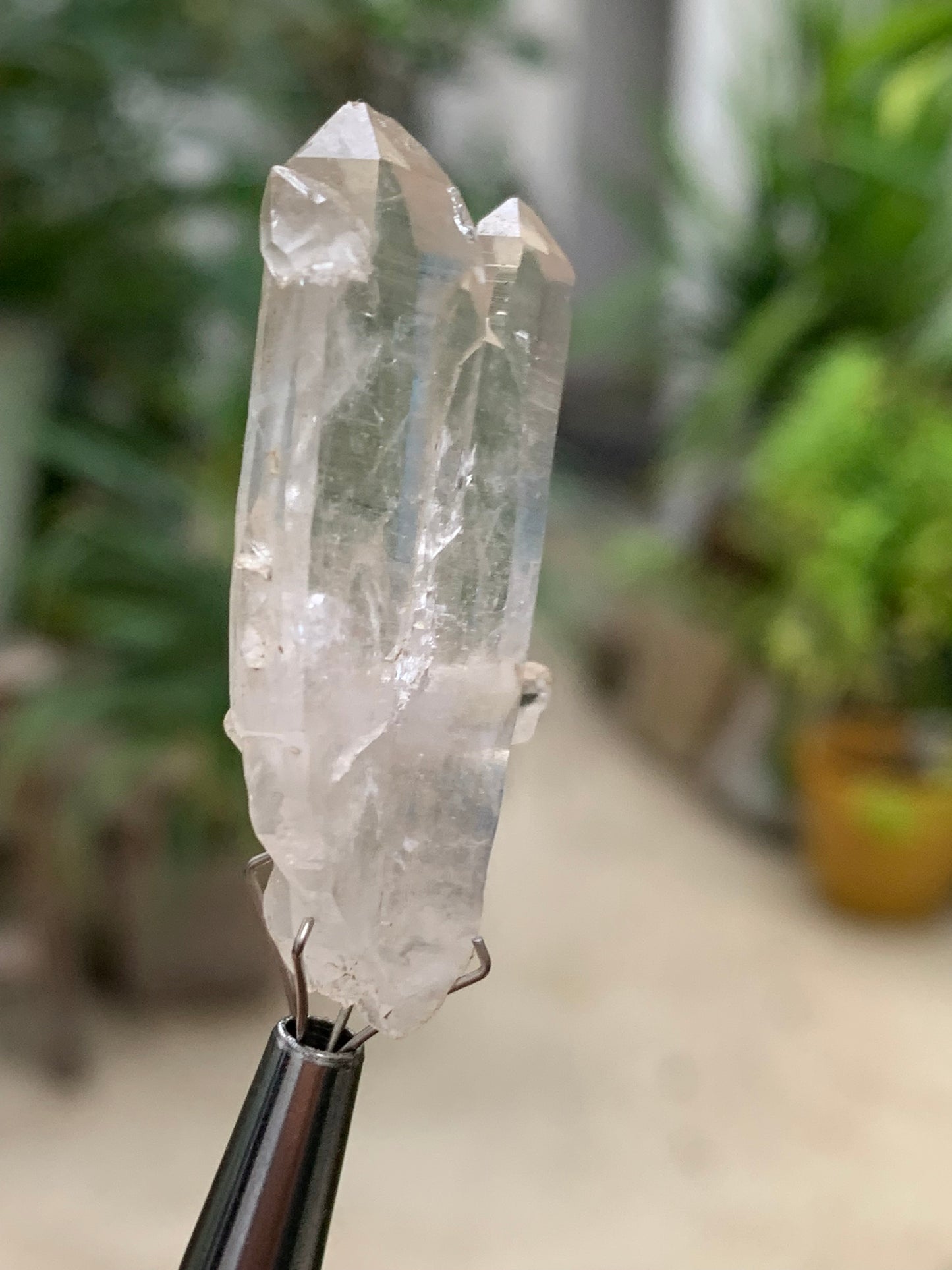 Cristal de Roche – Cristaux naturels jumelés – ± 41 mm de haut × 22 × 10 – 9 gr. !