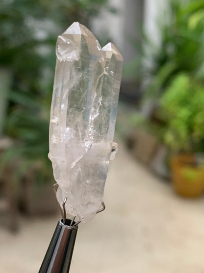 Cristal de Roche – Cristaux naturels jumelés – ± 41 mm de haut × 22 × 10 – 9 gr. !