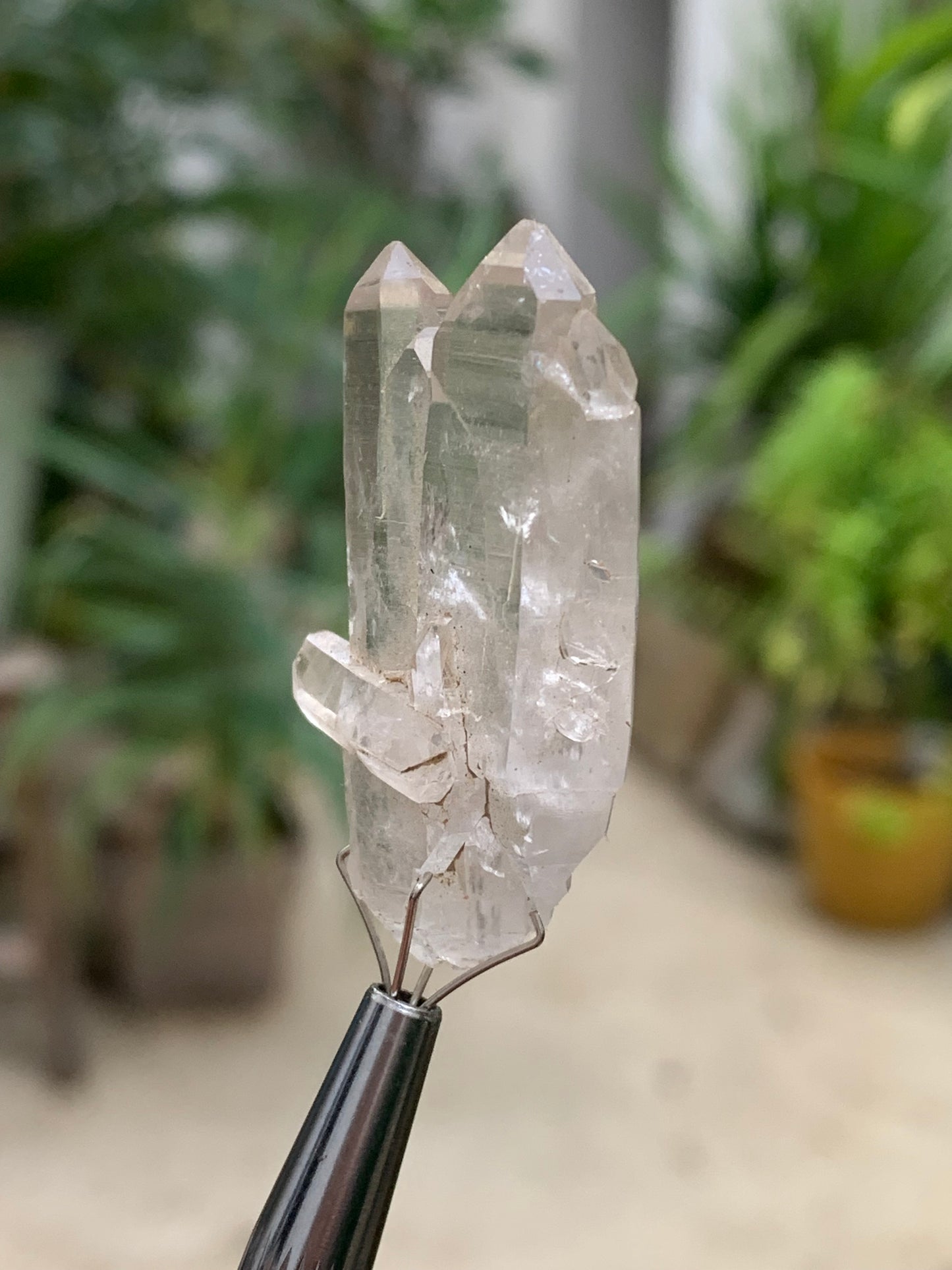 Cristal de Roche – Cristaux naturels jumelés – ± 41 mm de haut × 22 × 10 – 9 gr. !