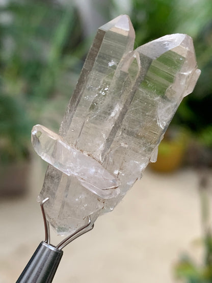 Cristal de Roche – Cristaux naturels jumelés – ± 41 mm de haut × 22 × 10 – 9 gr. !