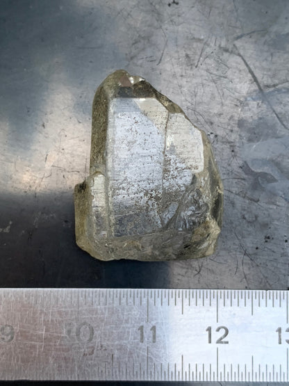 Cristal de Roche – Cristaux naturels jumelés – ± 27 mm de haut × 22 × 10 – 8 gr. !